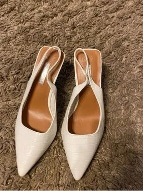 Women’s White Pointed Slingback Pumps